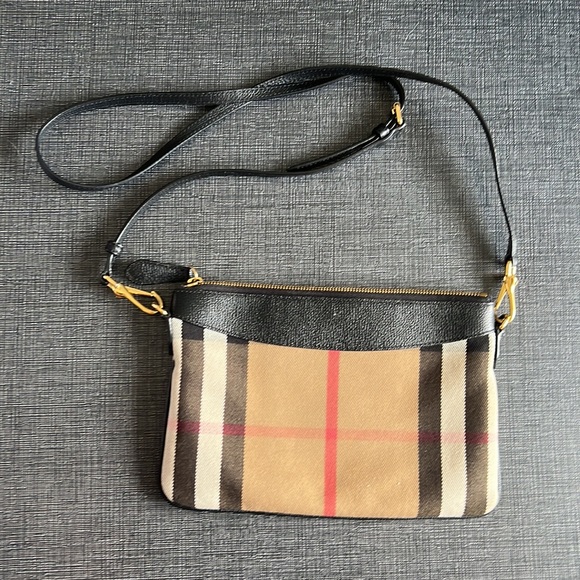 Burberry Peyton Crossbody Bag House Check Canvas in Black AUTHENTIC - Picture 5 of 6